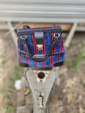 Stylite Vintage Mid-century Travel Bag Locks!